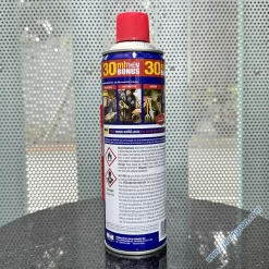 Chai xịt chống rỉ sét bôi trơn WD-40 bảo vệ kim loại không bị gỉ sét và ăn mòn, làm trơn chi tiết bị kẹt, đẩy hơi ẩm và bôi trơn hầu hết mọi thứ.