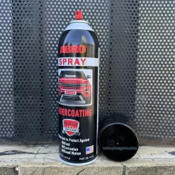 Chai xịt sơn phủ gầm xe ô tô Abro Spray Undercoating sử dụng để bảo vệ các bộ phận kim loại không sơn chống lại rỉ sét và ăn mòn. Lý tưởng cho các hốc bánh xe và chắn bùn, gầm xe, tấm cửa và tấm chắn, mối hàn hoặc các bề mặt không sơn khác.