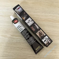 Kem đánh bóng xóa xước Autosol Scratch Remover loại bỏ nhanh chóng và an toàn các vết trầy xước nhẹ, vết bẩn, vết oxy hóa và vết quầng xoáy trên tất cả bề mặt sơn và kính nhựa.
