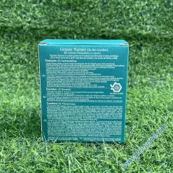 Nước hoa Grasse Nature In The Garden hương thơm mát dịu nhẹ của các loại thảo mộc và của những tán lá trong khu vườn xanh tươi đầy hơi ẩm. Sử dụng để trong xe ô tô, trong nhà và văn phòng.