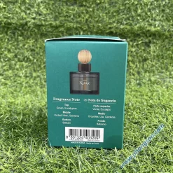 Nước hoa Grasse Nature In The Garden hương thơm mát dịu nhẹ của các loại thảo mộc và của những tán lá trong khu vườn xanh tươi đầy hơi ẩm. Sử dụng để trong xe ô tô, trong nhà và văn phòng.