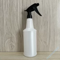 Chai rỗng dùng để xịt dung dịch chăm sóc xe