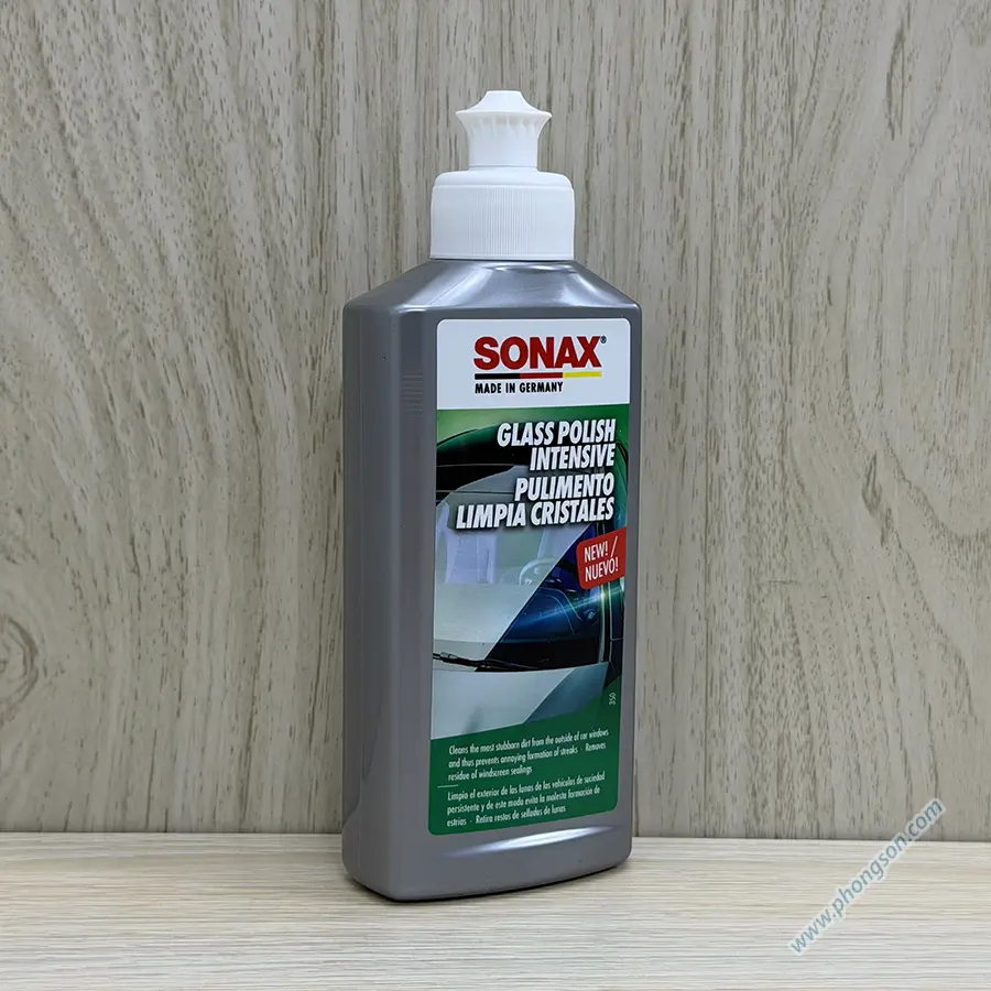 Chất đánh bóng làm sạch chuyên sâu kính chắn gió xe ô tô, loại bỏ mọi vết bẩn cứng đầu mà không để lại vệt. Làm cho kính xe sạch và trong suốt, cải thiện tầm nhìn lái xe. Ngoài ra, nó cũng giúp ngăn chặn tiếng kêu của cần gạt nước và giảm thiểu sự mòn nhanh của cao su cần gạt. Làm sạch an toàn không gây xước kính xe.
