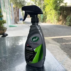 Chai xịt bóng sơn Turtle Wax Ceramic tạo cho bệ mặt sơn bóng loáng, nổi bật màu sắc và bảo vệ dài lâu.
