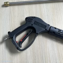 Súng rửa xe cao áp ZH03 có khả năng chịu áp lực lên đến 5000 PSI, chiều dài 1m.