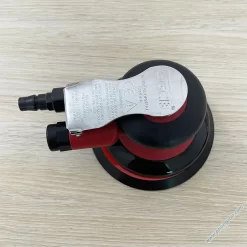 Máy chà nhám hơi SGCB thiết kế nhỏ gọn, tốc độ ổn định, hiệu suất tốt, tiếng ồn thấp, dễ cầm nắm, vỏ cao su chống chống trượt. Đường kính đĩa 5 inch.