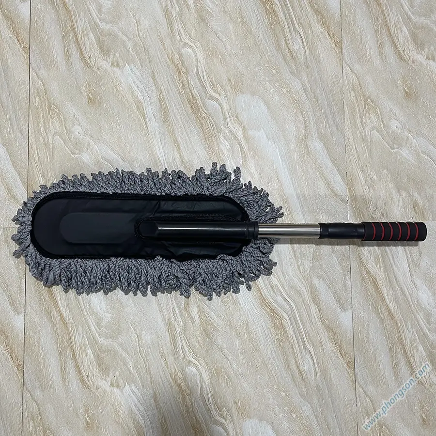 Cây lau rửa xe ô tô sợi xoắn, cán cầm có thể kéo dài và thu ngắn. Tổng chiều dài 85cm.