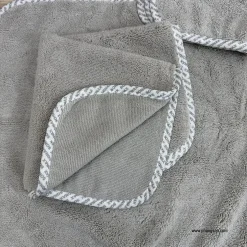 Khăn Sonax microfiber Tối ưu sử dụng cho ngoài xe ô tô như làm sạch bụi bẩn, làm sạch chất đánh bóng, phủ ceramic, wax, polymer. Cũng phù hợp để vệ sinh nội thất ôtô.