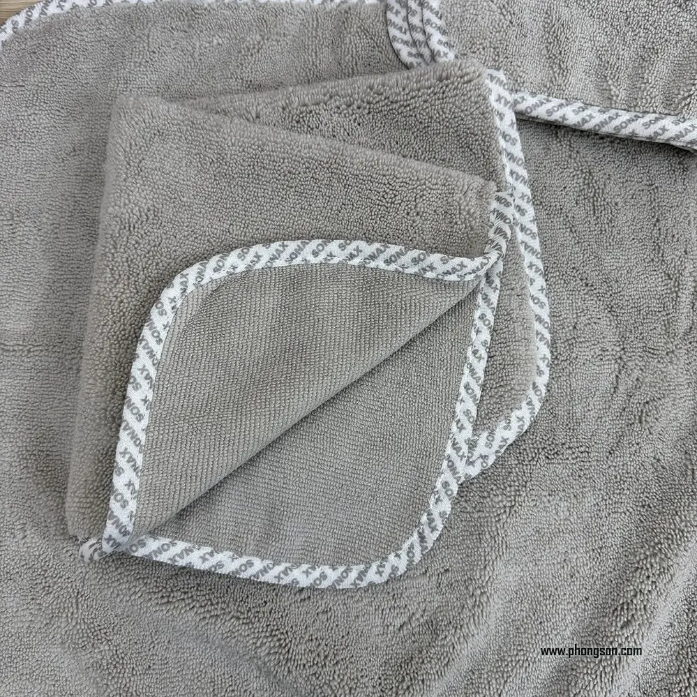 Khăn Sonax microfiber Tối ưu sử dụng cho ngoài xe ô tô như làm sạch bụi bẩn, làm sạch chất đánh bóng, phủ ceramic, wax, polymer. Cũng phù hợp để vệ sinh nội thất ôtô.