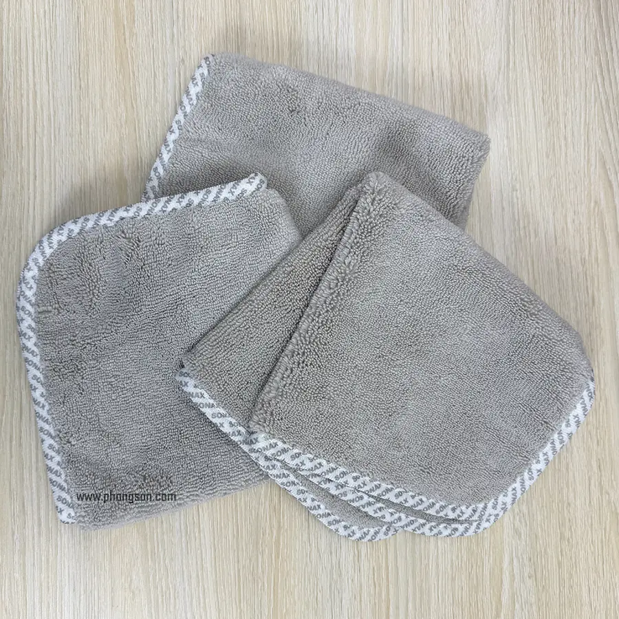 Khăn Sonax microfiber Tối ưu sử dụng cho ngoài xe ô tô như làm sạch bụi bẩn, làm sạch chất đánh bóng, phủ ceramic, wax, polymer. Cũng phù hợp để vệ sinh nội thất ôtô.